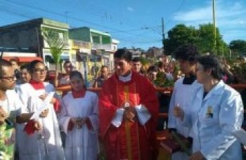 Paróquia em Itaquá acolhe e auxilia refugiados bolivianos