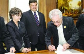 Prefeito assina convênio para ter Infocrim em Poá