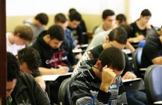 Mais de 24 mil pessoas prestam concurso hoje