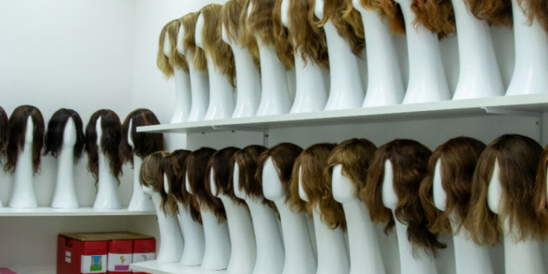 Banco de perucas atende no prédio da Unica Fisio