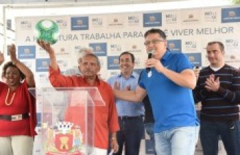 Vila Cléo recebe campo society e Academia da Terceira Idade