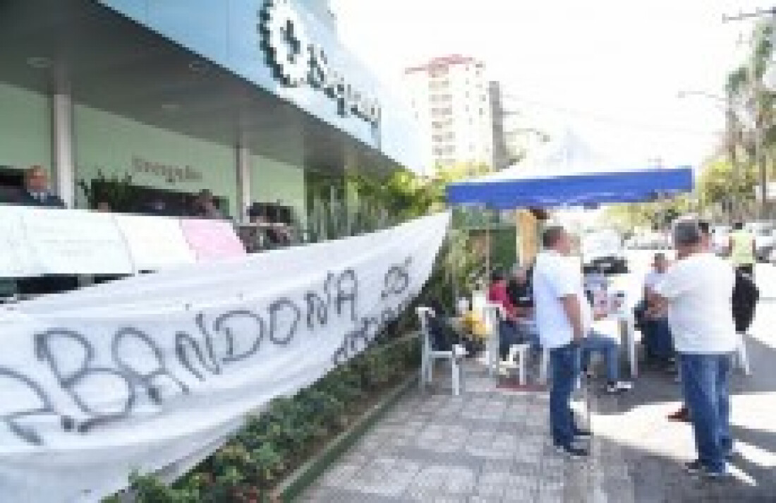 Em manifestação, papeleiros exigem atendimento médico