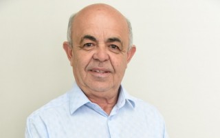 Testinha recebe aval do TSE para seguir campanha