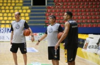 Mogi/Helbor pega Timão para manter posto no G4