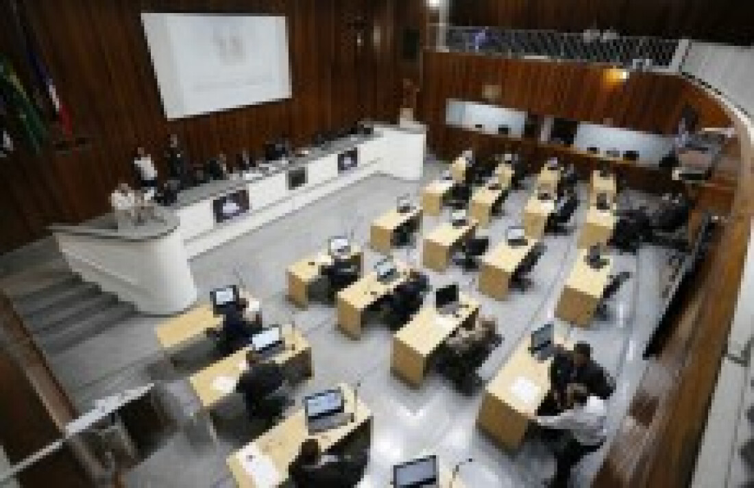 Vereadores prometem fiscalizar empresa de iluminação pública