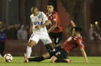 Santos encara o River com portões fechados