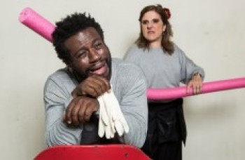 Peça 'Megera Domada' cria mudança de papéis e gêneros