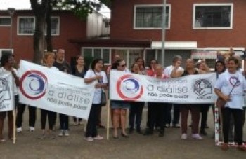 Caminhada chama atenção para crise de hemodiálise