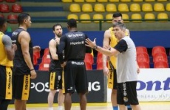 Mogi/Helbor e Pinheiros decidem vaga na semi