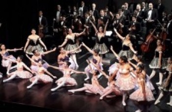 Alunos de ballet se apresentam em São Paulo