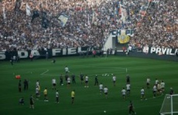 Corinthians abre treino para torcedores por clima na final