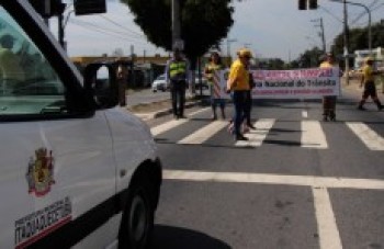 Itaquá e Poá se unem para blitz educativa no trânsito