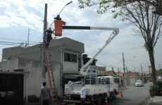 Ruas de Calmon recebem novas luminárias de LED