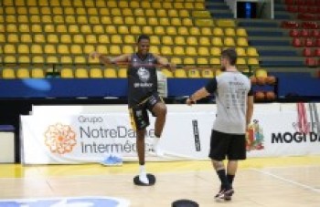 Após cirurgia, José Carlos reinicia atividades físicas