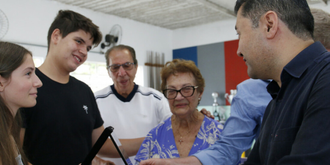 Servidora com mais de 40 anos de carreira é homenageada em Suzano