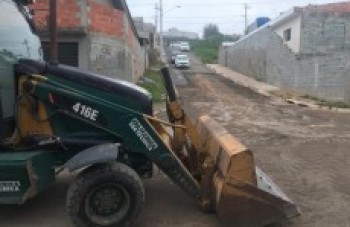 Vias recebem manutenção em bairro de Palmeiras