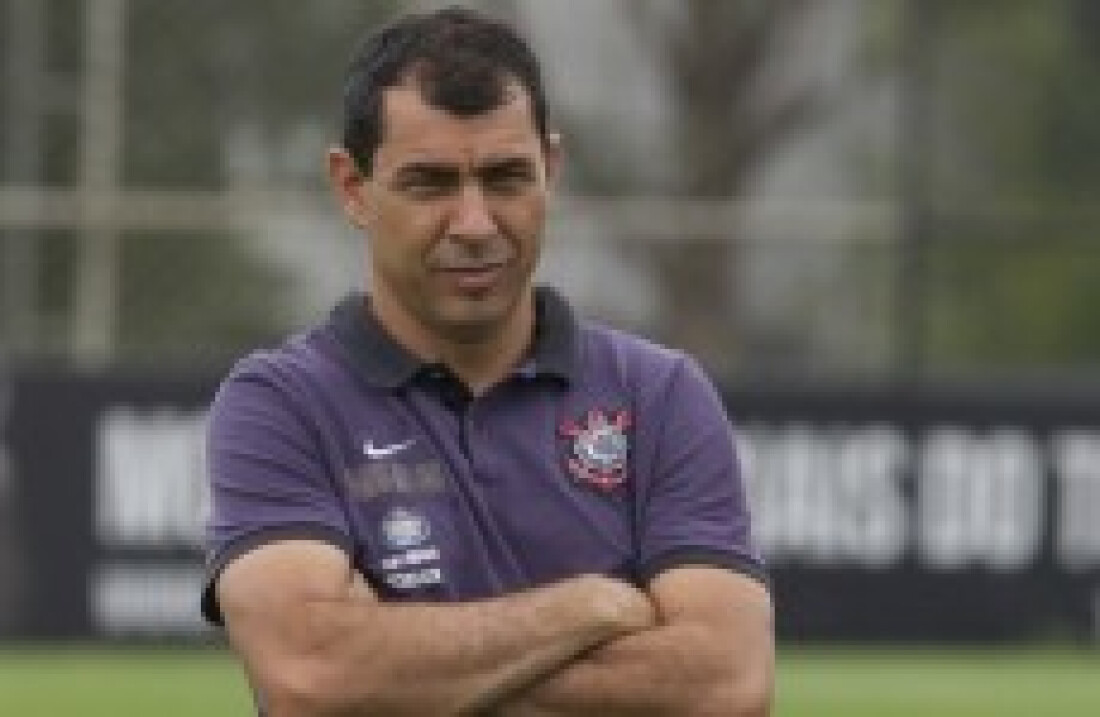 Técnico Carille celebra ter "encaixado" padrão tático