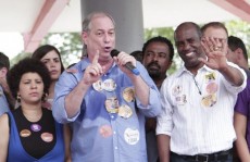Ciro Gomes faz campanha em Suzano