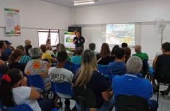 Feirantes participam de palestra