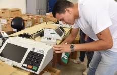 Zonas eleitorais fazem últimos ajustes para eleição de domingo