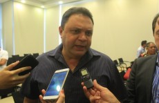 Prefeitos se reúnem com deputados