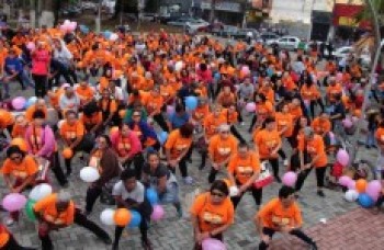 Idosos ganham ginástica e caminhada pelo centro