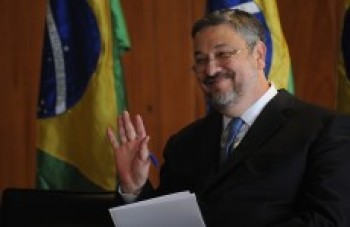 Palocci afirma que Lula sabia de esquema dentro da Petrobras