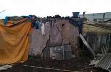 Barracos são demolidos