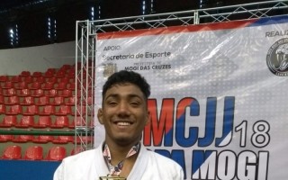 Lutador quer competir fora do país