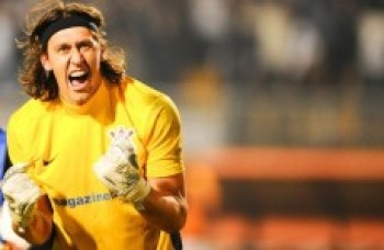 Cássio vê zaga melhor com retranca de Jair