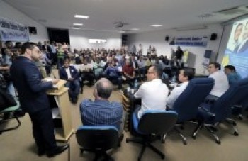 Vinholi participa de encontro do PSDB
