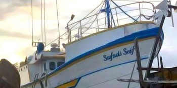 Marinha resgata cinco tripulantes de embarcação que naufragou em SC