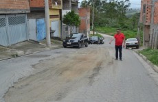 Buracos afetam tráfego de ônibus no Jardim das Flores
