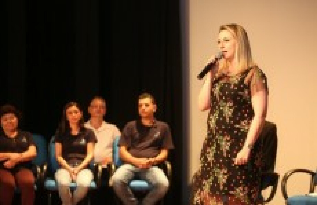 Saspe realiza entrega decertificados para 152 alunos