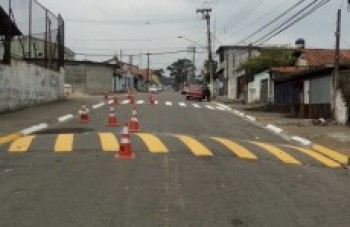 Vias próximas às escolas recebem nova sinalização