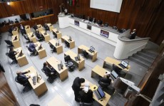 Sessão da câmara é cancelada após manifestação contra IPTU