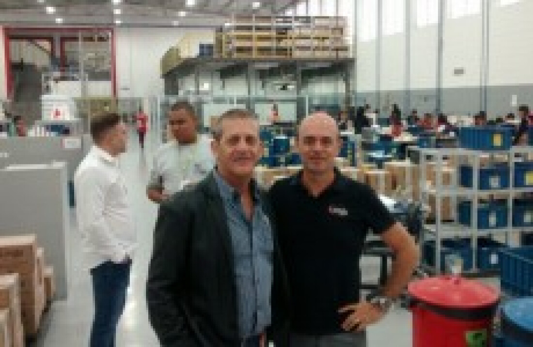 Empresa recebe visita de secretário em Ferraz