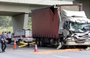 Ricardo Boechat morre após queda de aeronave na capital