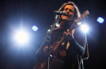 Mogi recebe hoje show da cantora Zélia Duncan