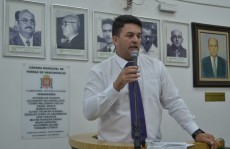 Vereadores cobram entrega de kit escolar e uniformes