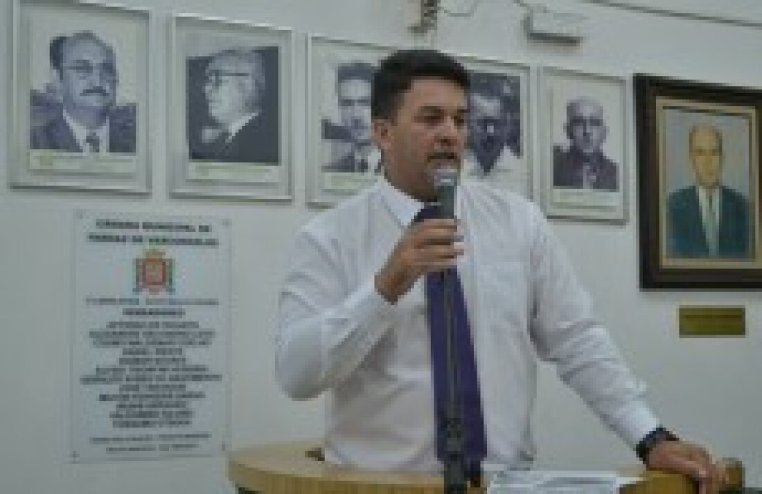 Vereadores cobram entrega de kit escolar e uniformes