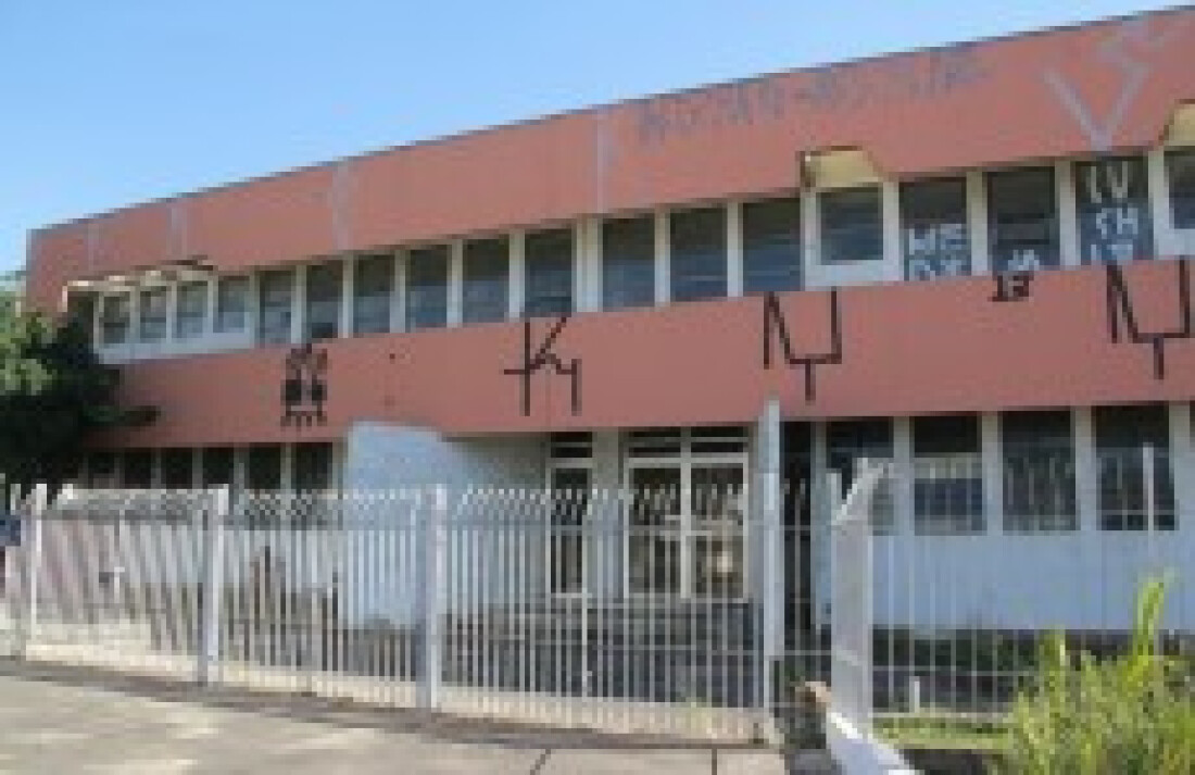 Poá quer demolir prédio abandonado
