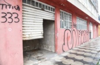Espaço do antigo prédio do Bom Prato é limpo