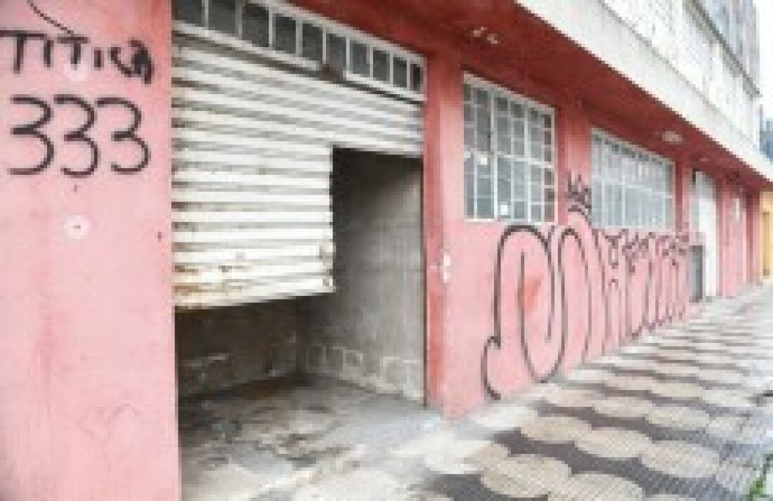 Espaço do antigo prédio do Bom Prato é limpo