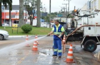 Sabesp realiza obras em rede de esgoto na região central de arujá