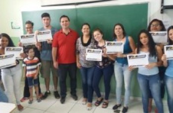 Secretaria certifica alunos para atividades profissionais