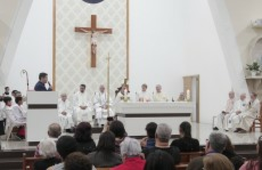 Padre recebe homenagem da prefeitura em missa
