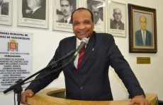 Silas Faria assume cargo na Câmara de Ferraz