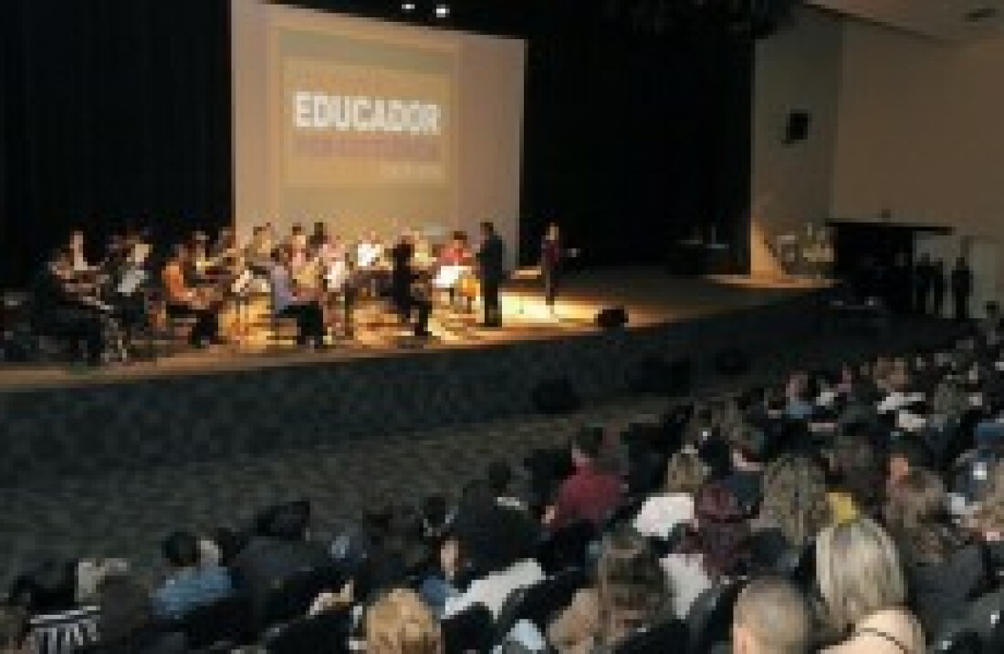 Prêmio reconhece trabalho de professores e gestores
