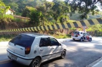 Homem é morto dentro de veículo